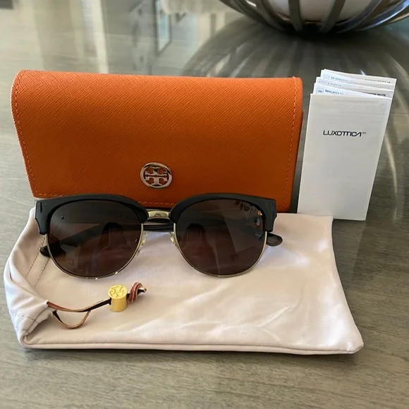 NWOT Tory Burch polarized sunglasses - Picture 1 of 4